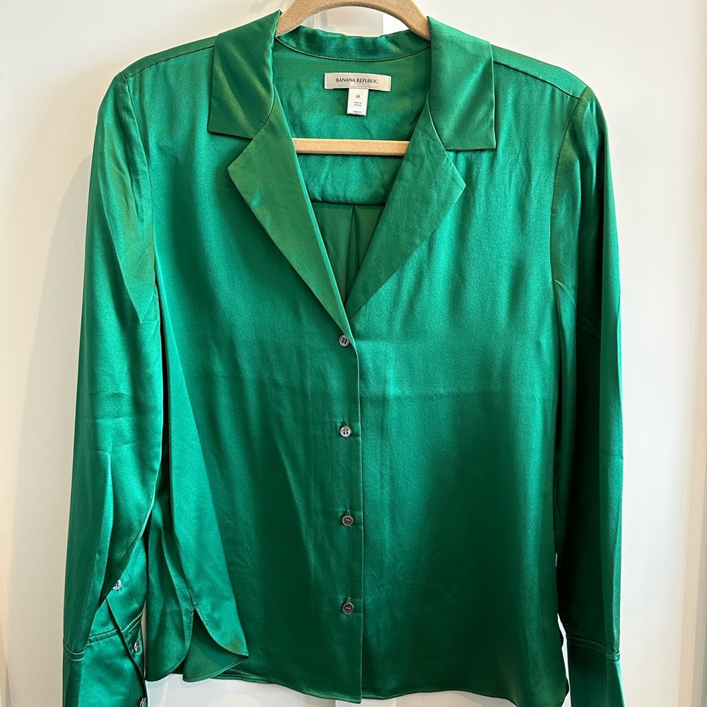 Green 100% silk, banana republic blouse
